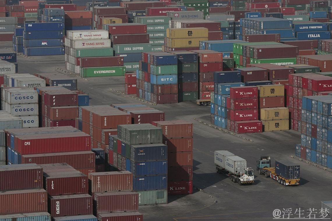 美国航线蓬勃发展！集装箱运输预订量激增277%